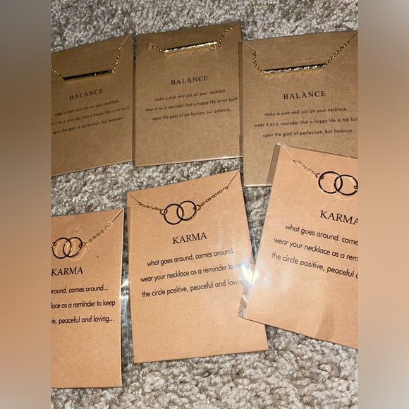 Jewelry - Lot of 6 necklaces